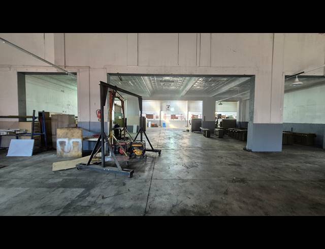 2,100M² FACTORY FOR SALE IN BOKSBURG EAST